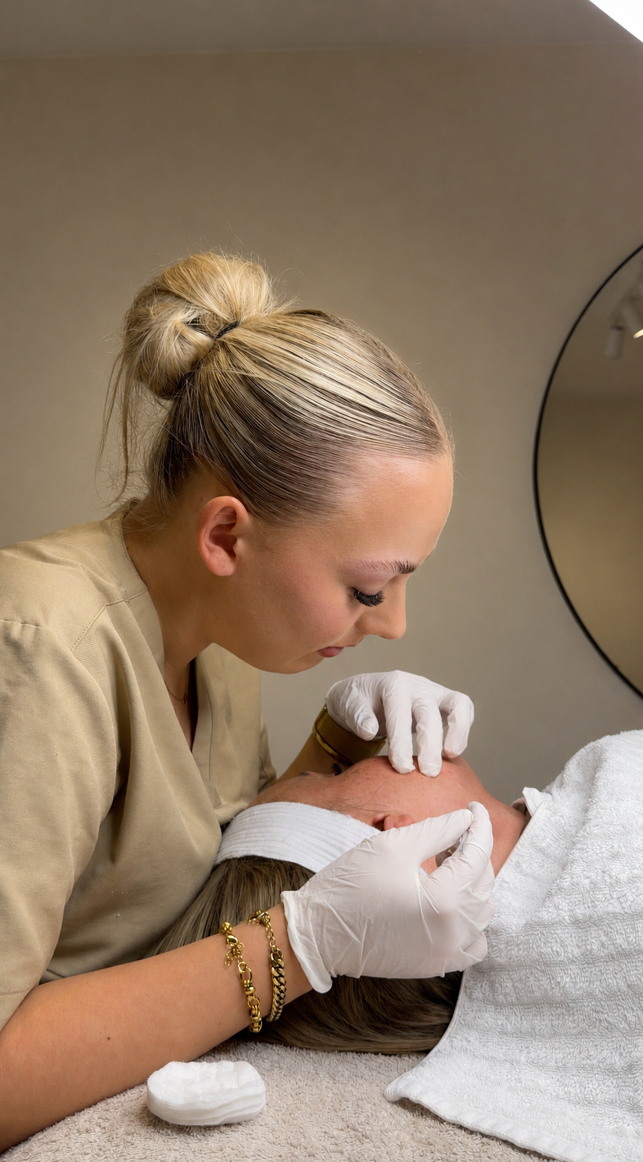 Gerichte pigmentcorrectie gecombineerd met intensieve huidvernieuwing.