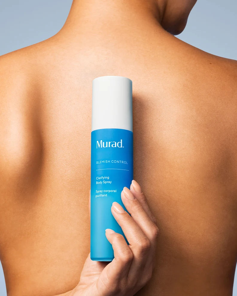 Een snel drogende 360° spray die puistjes op het lichaam vermindert en nieuwe breakouts helpt voorkomen.
